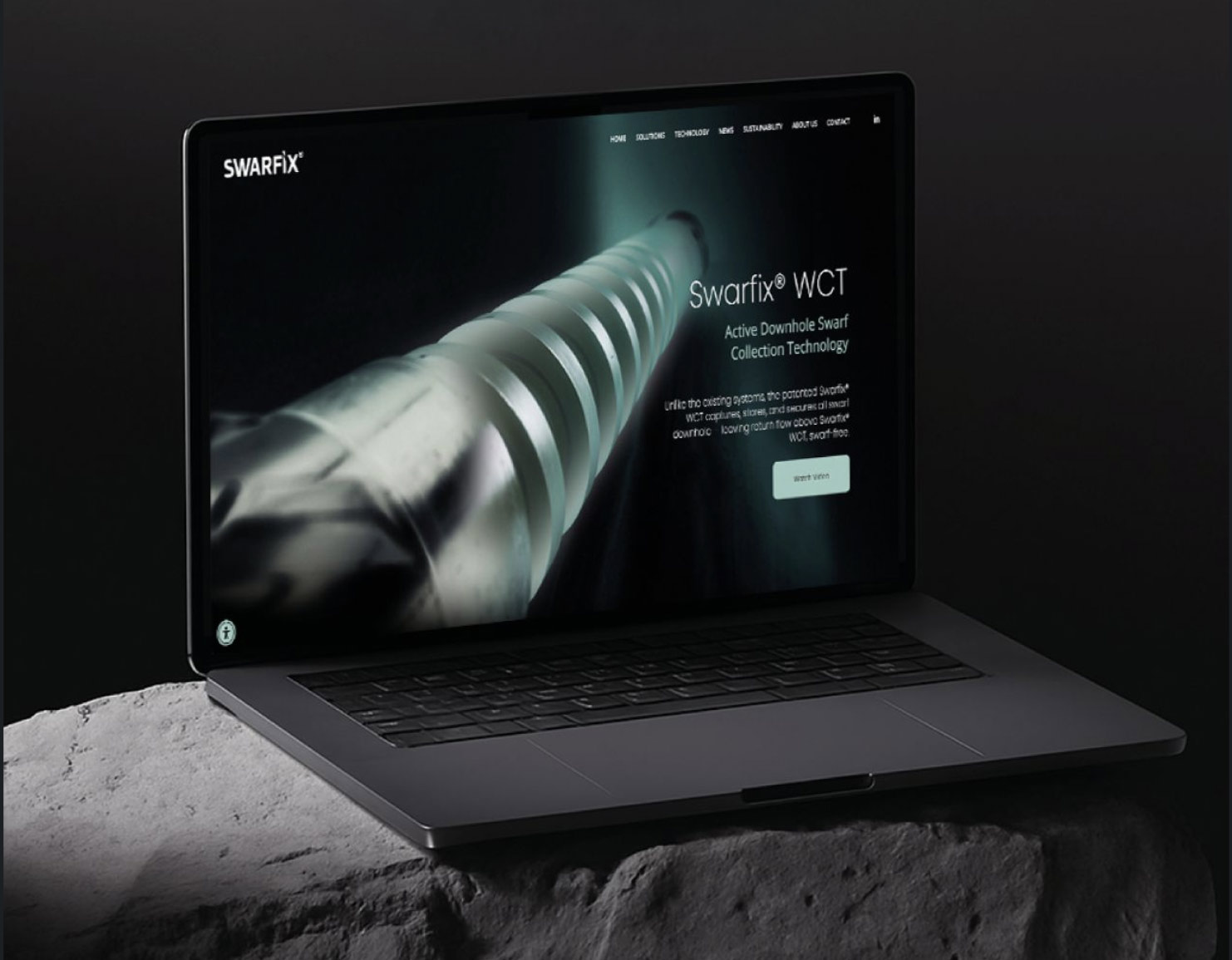 Swarfix nettside vist på laptop