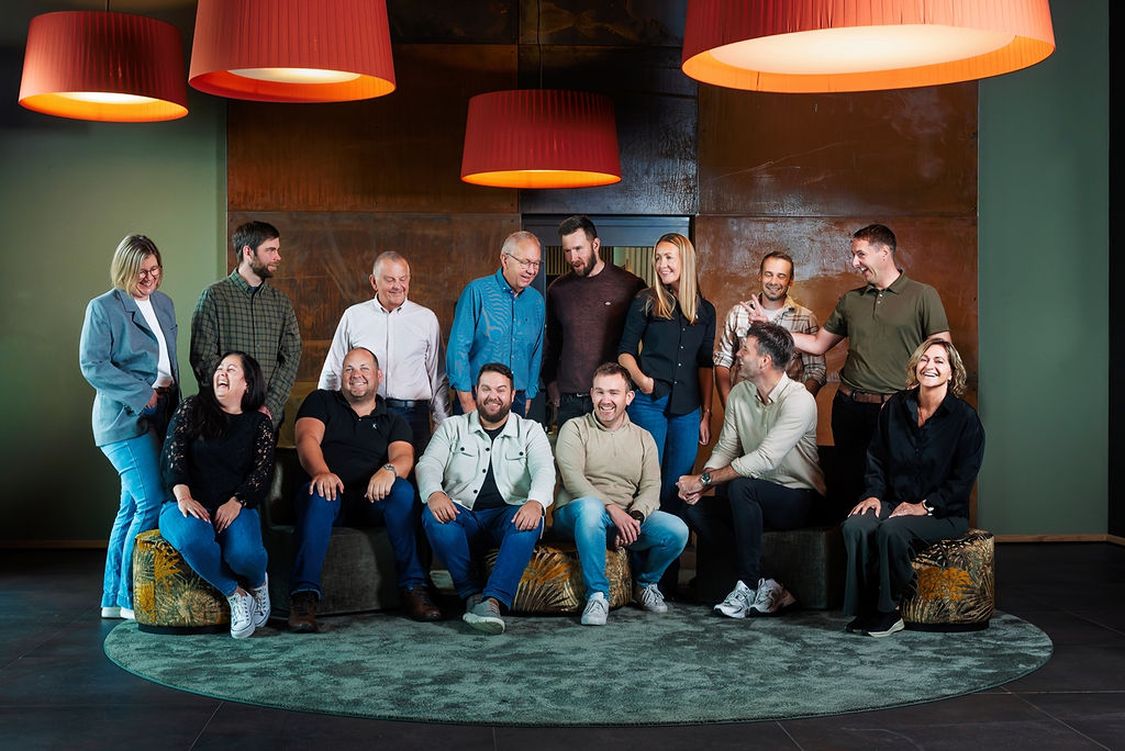Kvala Arkitekter og Takst — gruppebilde av teamet på Haugalandet